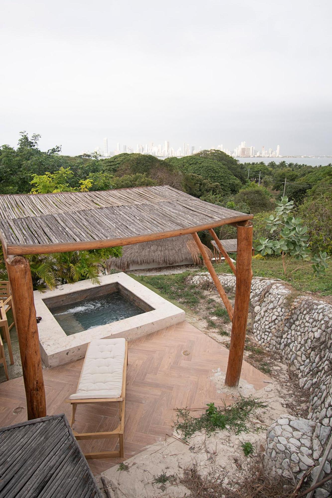 Amalife Beach Club & Hotel Tierra Bomba Luaran gambar